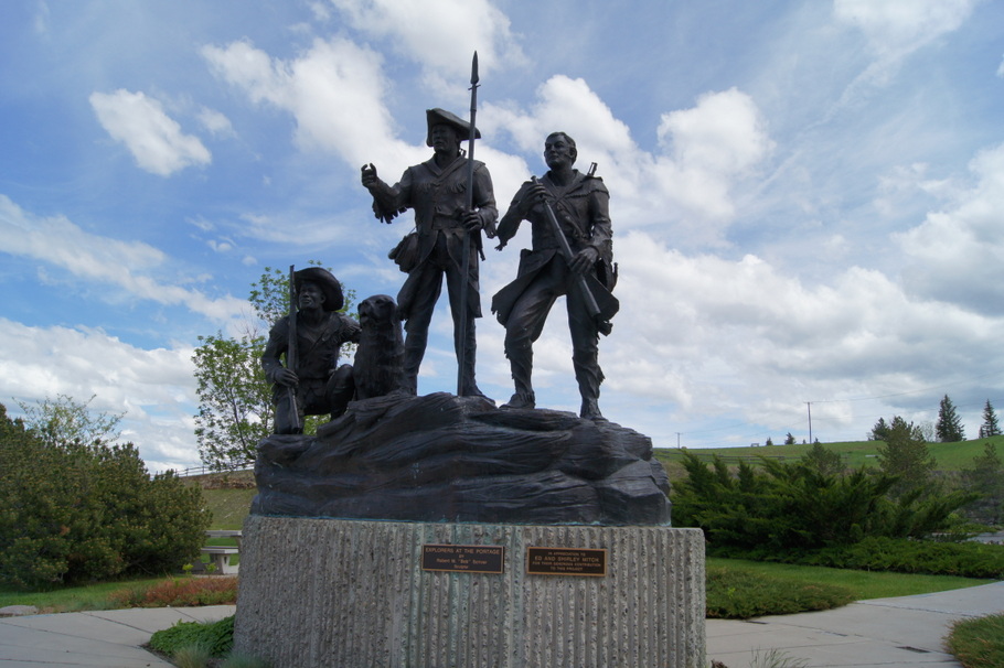 Statue honoring Lewis and Clark at the Visitor's Center